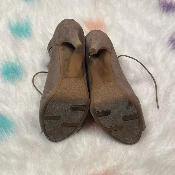 Fergalicious Woman’s Brown Suede Stiletto Heels Size 7M - Picture 7 of 8